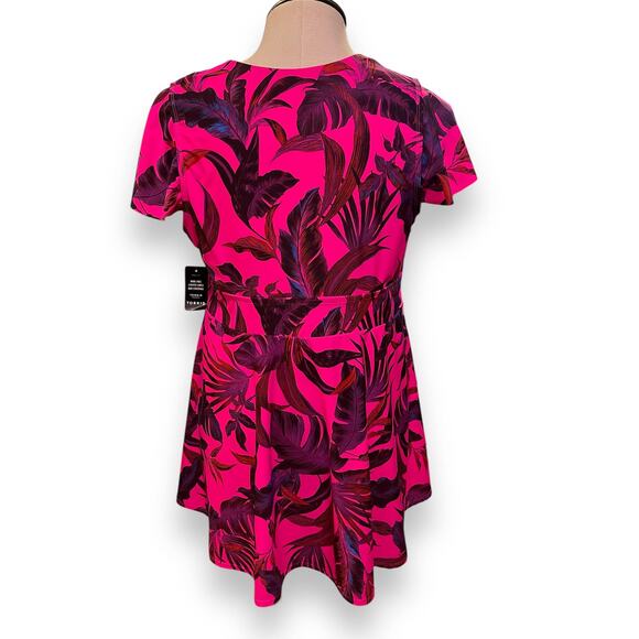 Torrid 4 (4X 26) Hot Pink Wireless Flutter Sleeve Skater Swim Dress w/Briefs - Picture 4 of 6